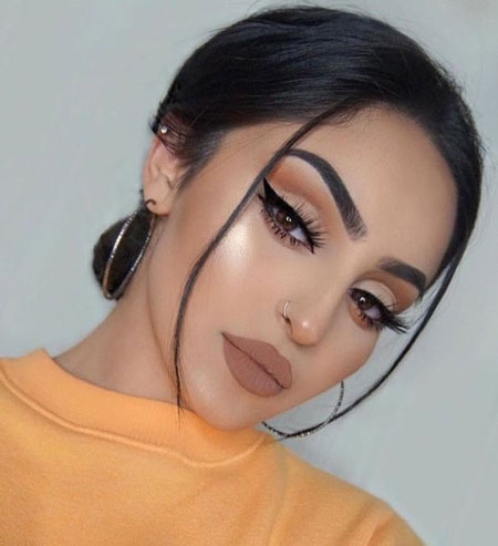  آرایش مناسب با رنگ موی مشکی و پرکلاغی + عکس