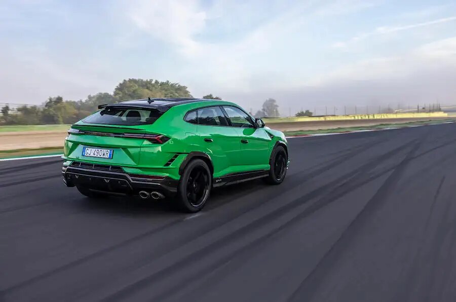 عکس | ورود جنجالی غول سبزرنگ لامبورگینی به پیست