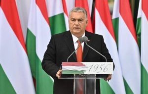 نخست‌وزیر مجارستان: در مقابل فشارهای اتحادیه اروپا می‌ایستیم