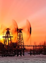 نفت خام با افزایش داده‌های موجودی انبار و کاهش دلار آمریکا ثابت می‌ماند.  آیا WTI بالاتر خواهد رفت؟