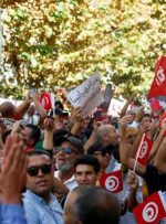 هزاران نفر از احزاب رقیب تونس علیه رئیس جمهور تظاهرات کردند