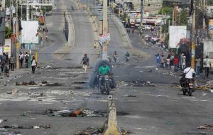 هنری، نخست وزیر هائیتی در میان محاصره باندها، خواستار کمک خارجی شد