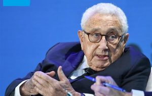 کسینجر: روابط آمریکا و چین باید روی ریل صحیح بازگردد کسینجر: روابط آمریکا و چین باید روی ریل صحیح بازگردد