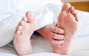 با این روش‌ها از شر پا درد شبانه راحت شوید