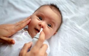 ۲۰ درمان خانگی برای کیپ شدن بینی نوزاد
