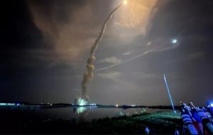 عکس | کراوات مدیر ناسا را قیچی کردند!