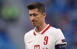 عکس | کمترین تماشاگر جام جهانی برای لواندوفسکی عکس | کمترین تماشاگر جام جهانی برای لواندوفسکی