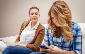 ۱۱ راه برای برخورد با افرادی که در زندگی شما دخالت می کنند