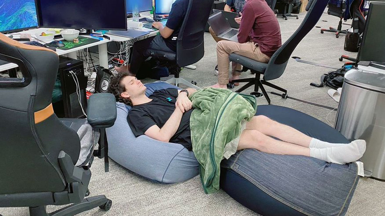 SBF بهتر می خوابد، بازی های ویدیویی انجام می دهد - مصاحبه نیویورک تایمز سام بنکمن-فرید برای Going Soft در یکی از بنیانگذاران FTX غرق شد