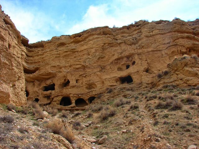 از غارهای دستکند «هنامه» چه می دانید؟