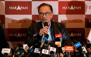 انور و محی الدین مالزی برای رسیدن به ضرب الاجل تشکیل دولت عجله دارند