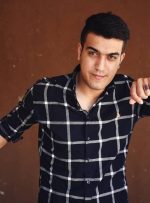 تسنیم و مهر: حسین زرینجویی، طنزپرداز لرستانی،حاضر به تحریک و تهییج مردم نشد / او در منزل پدری خودکشی کرد
