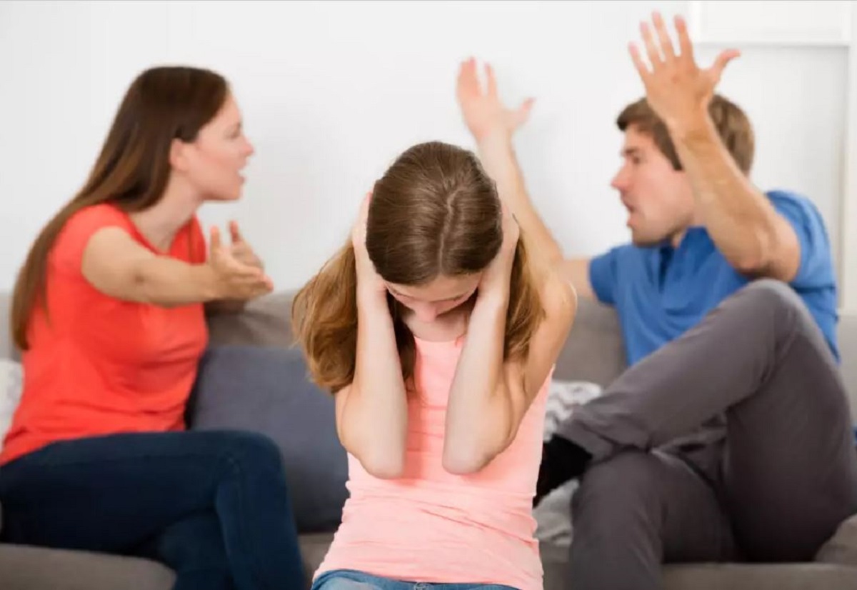 اعضای خانواده مدام فریاد می‌زنند