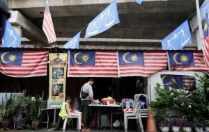 در انتخابات مالزی، اقتصاد اولویت رای دهندگانی است که از بی ثباتی خسته شده اند