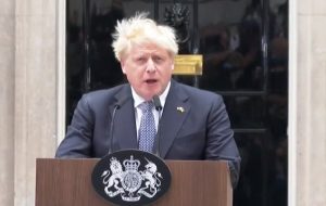 روایت گاردین از دلیل انصراف جانسون از رقابت نخست وزیری روایت گاردین از دلیل انصراف جانسون از رقابت نخست وزیری