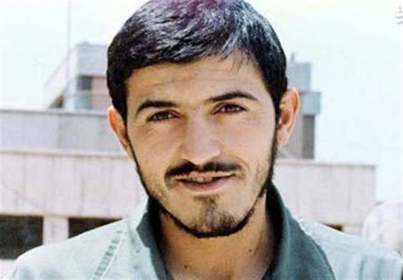 روایتی از کتاب «تن‌ها زیر باران»/ رشته پزشکی و بورسیه فرانسه را فدای فعالیت‌های انقلابی کرد