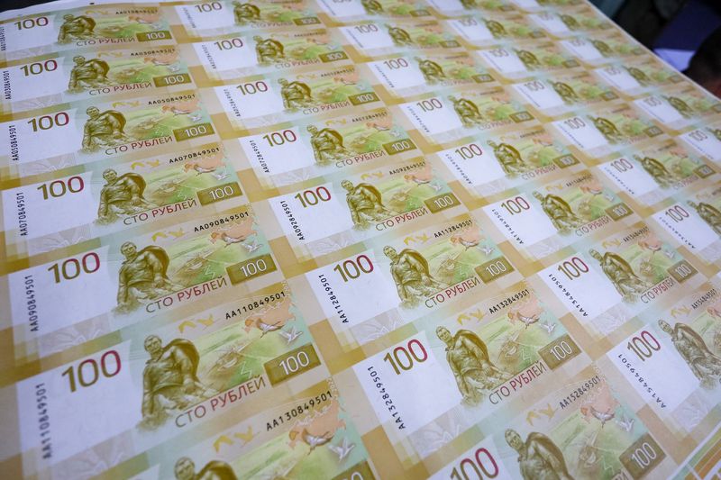 روبل روسیه در محدوده معاملاتی باریک در برابر دلار افزایش یافت