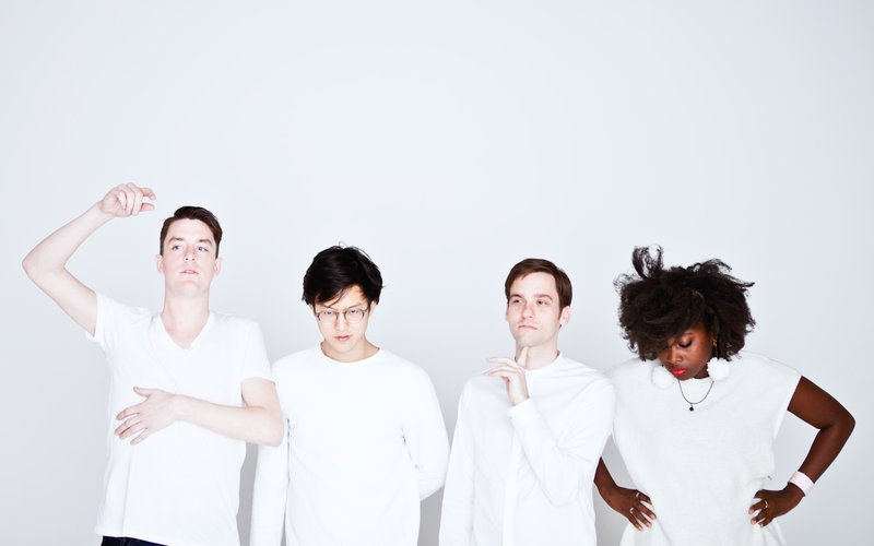 از مالیدن دست یا گردن تا خاراندن چانه؛ به راستی معنایی پشت حرکات بدن نهفته‌است؟