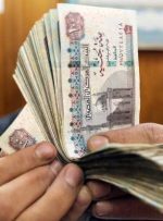 شکاف بین قیمت دلار رسمی و بازار سیاه مصر کاهش می یابد