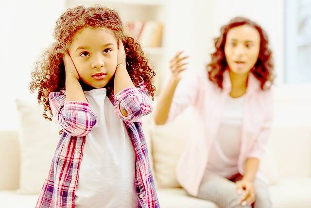 فریاد زدن بر سر کودکان