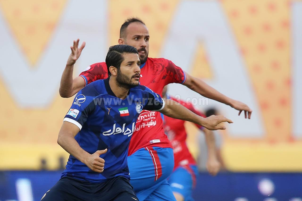 عکس | استقلال بهترین گلزن نساجی را محاصره کرد!