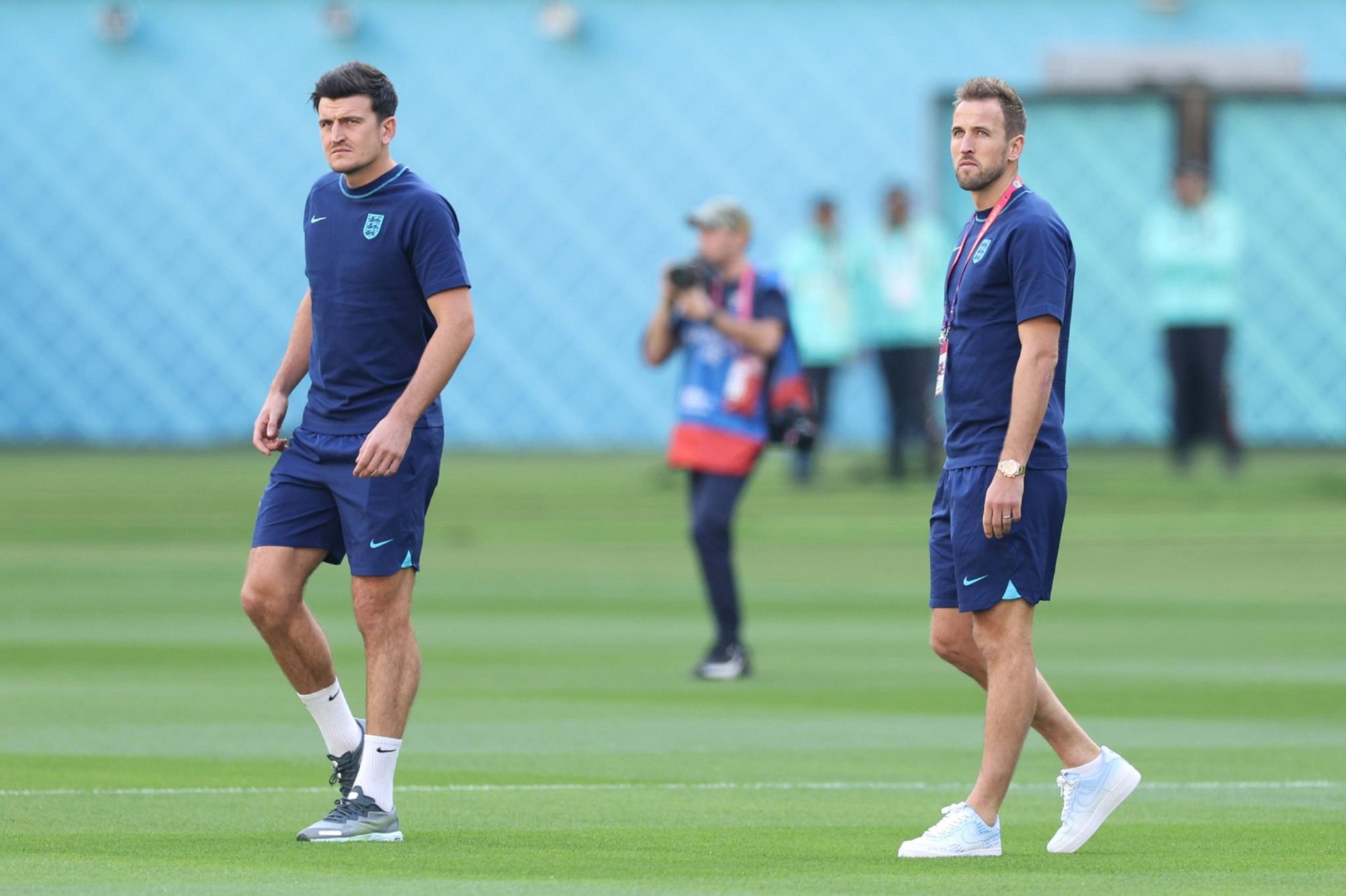 عکس | بازیکنان انگلیس به چمن خلیفه رسیدند 