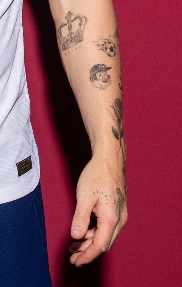 عکس | پشت پرده خالکوبی بامزه ستاره انگلیس