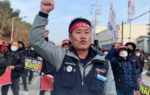 وزارت حمل و نقل کره جنوبی روز دوشنبه با اتحادیه کامیون داران اعتصابی دیدار می کند