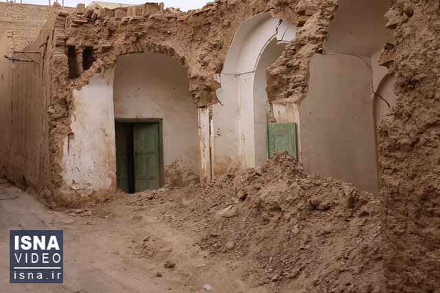 ویدئو / خانه‌های نیمه آوار یزد و زمستانی که در راه است