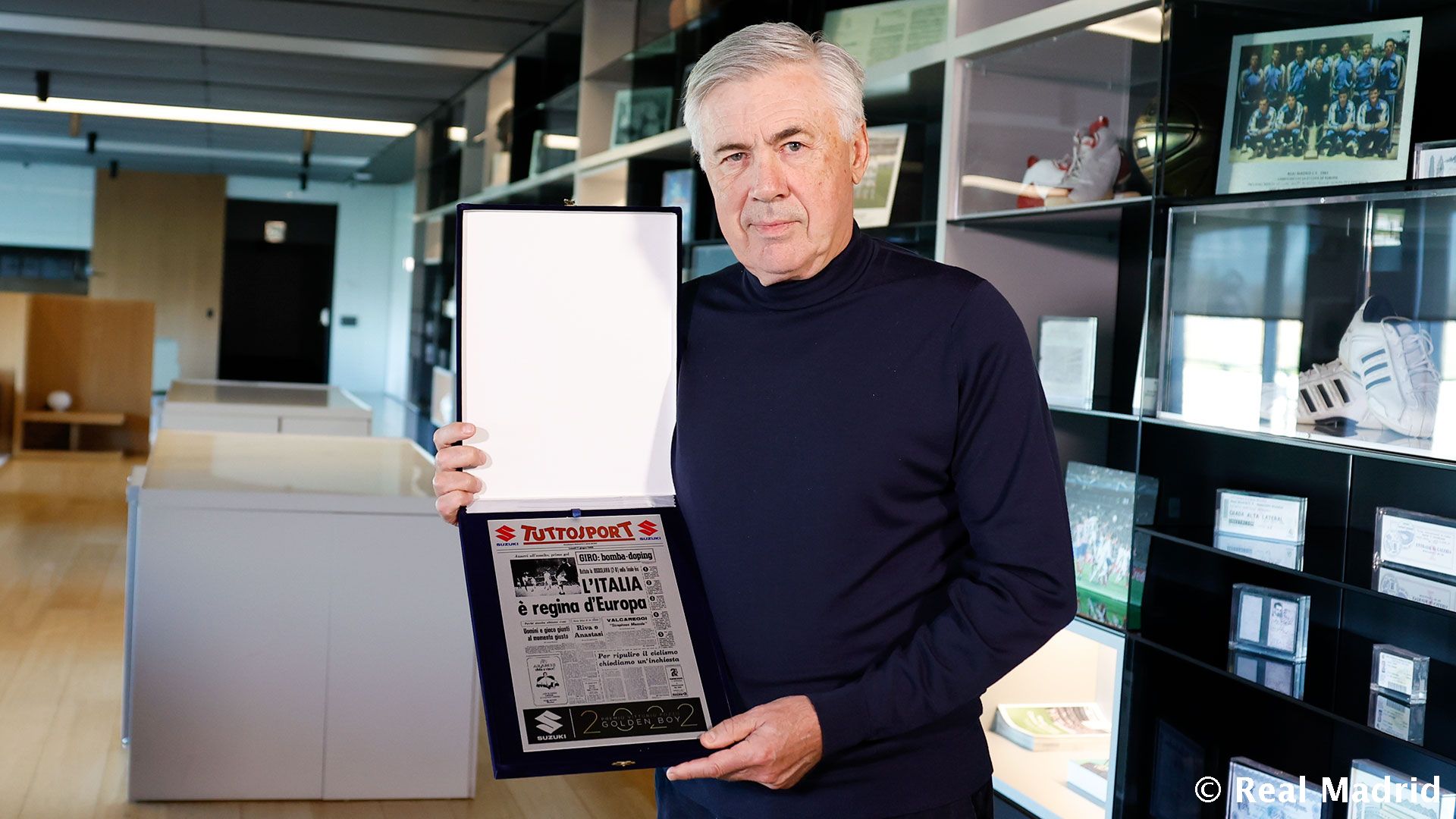  پلاکی به نام مربی افسانه‌ای