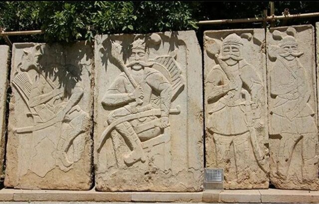 پهلوانان سنگی ایستاده می‌میرند!