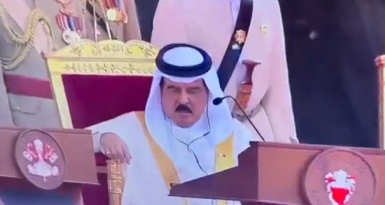 چُرت پادشاه بحرین حین سخنرانی پاپ