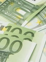 یورو در برابر دلار سرسام آور آمریکا که بین ریسک و فدرال‌رزرو هاوکی گیر افتاده است، مبارزه می‌کند