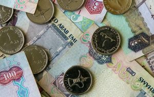 واحد پول دبی چیست؟ / برای سفر به دبی دلار بهتر است یا درهم؟