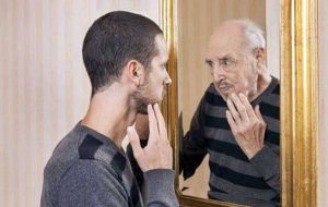 چرا در جوانی احساس پیری می‌کنیم؟