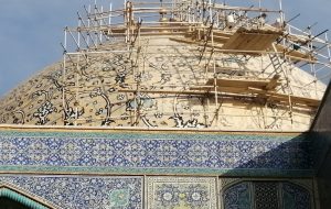 پایان مرمت یک‌چهارم گنبد مسجد شیخ لطف‌الله / مرمت گنبد مسجد جامع عباسی در مرحله مطالعه است