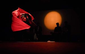 اگر قرار است در این شرایط کسی کار نکند همه باید کار نکنند/چرا باید تیشه به ریشه تئاتر بزنیم؟ اگر قرار است در این شرایط کسی کار نکند همه باید کار نکنند/چرا باید تیشه به ریشه تئاتر بزنیم؟