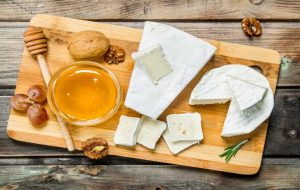 پنیر بری؛ ارزش غذایی، فواید و عوارض + طرز تهیه