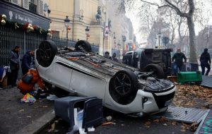 ادامه خشونت میان معترضان کرد و پلیس فرانسه ادامه خشونت میان معترضان کرد و پلیس فرانسه