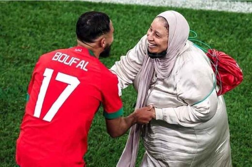 ببینید | رقص دونفره بازیکن مراکشی با مادرش پس از پیروزی تاریخی