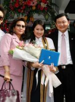 دختر تاکسین نخست‌وزیر سابق تایلند پیشتاز نظرسنجی‌های پیش از انتخابات را افزایش داد