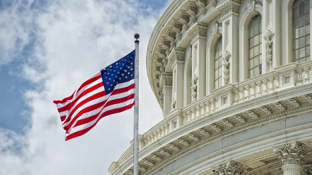 سناتور ایالات متحده لایحه ای را برای تنظیم استیبل کوین های پرداخت ارائه می کند