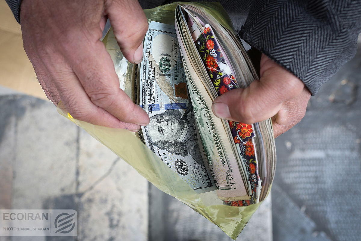سیگنال سیاسی به بازار  ارز و طلا/ تأثیر بازار سرمایه بر قیمت دلار