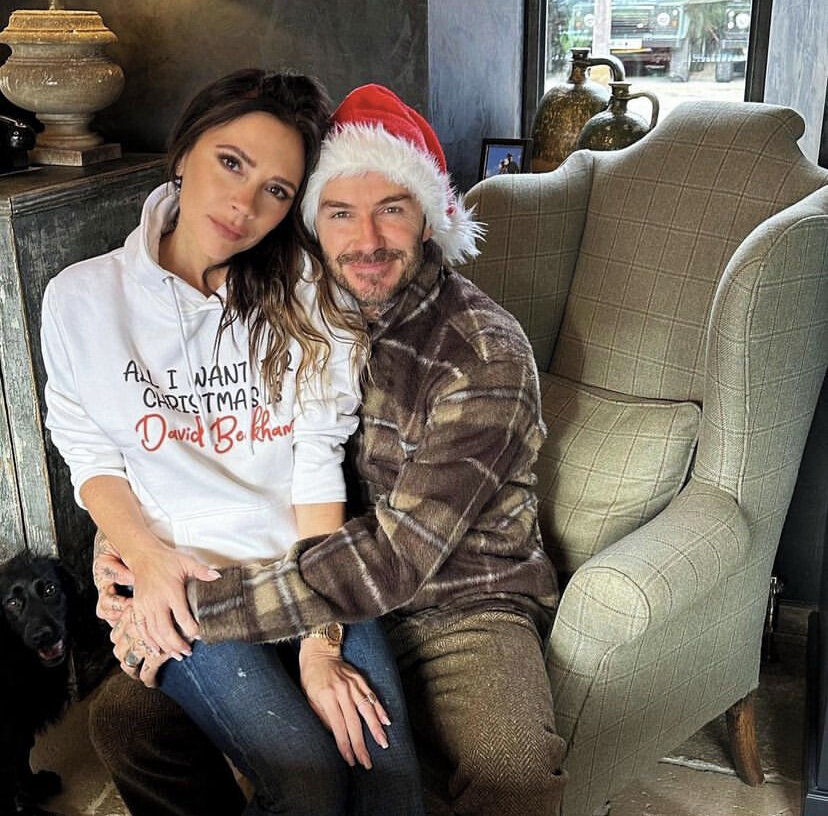 عکس | تصویر جالب بکام و ویکتوریا؛ کلاه قرمز اسطوره در کریسمس