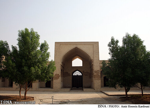 «قلعه مدرسه» را تعیین حریم کنید