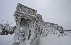 مرگ ۶۰ نفر در آمریکا به دلیل برف و سرما مرگ ۶۰ نفر در آمریکا به دلیل برف و سرما