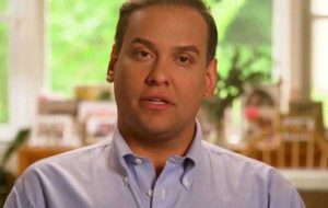 مقامات نیویورک جورج سانتوس، نماینده منتخب کنگره با رزومه ساختگی را بررسی می کنند