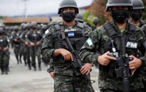 هندوراس برخی از حقوق قانون اساسی برای مبارزه با خشونت گروهی را تعلیق می کند