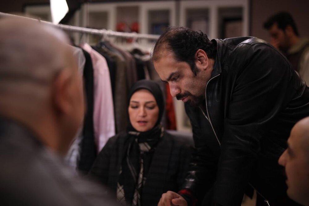 وقتی معیشت مردم گران است هیچ تهیه‌کننده‌ای برای سینما سرمایه‌گذاری نمی‌کند/بعضی ازهنرمندان برای رهایی از غم نان به مشاغلی مثل پیک موتوری روی آورده‌اند