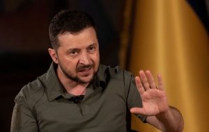 پیشنهاد زلنسکی برای برگزاری کنفرانس بین المللی سران درخصوص صلح در اوکراین